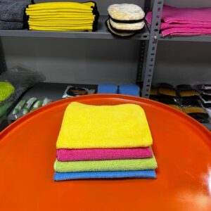 40x40 cm Ultra Emici Mikrofiber Bez 4’lü Set – Tüm yüzeylerde iz ve leke bırakmadan etkili temizlik sağlayan çok amaçlı bez