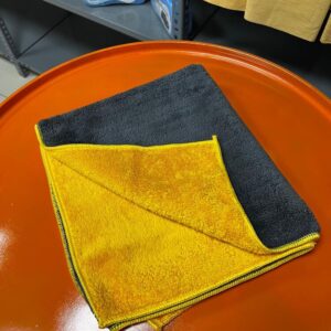 FiberForge Mikrofiber Kurulama Bezi 55x75 cm – Ultra emiş gücü ile araç ve yüzeyleri hızlı ve etkili kurula