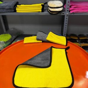 Yünlü Hassas Araba Yıkama ve Temizlik Bezi 30x30 cm – Araç ve tüm yüzeylerde nano teknoloji ile etkili temizlik sağlar